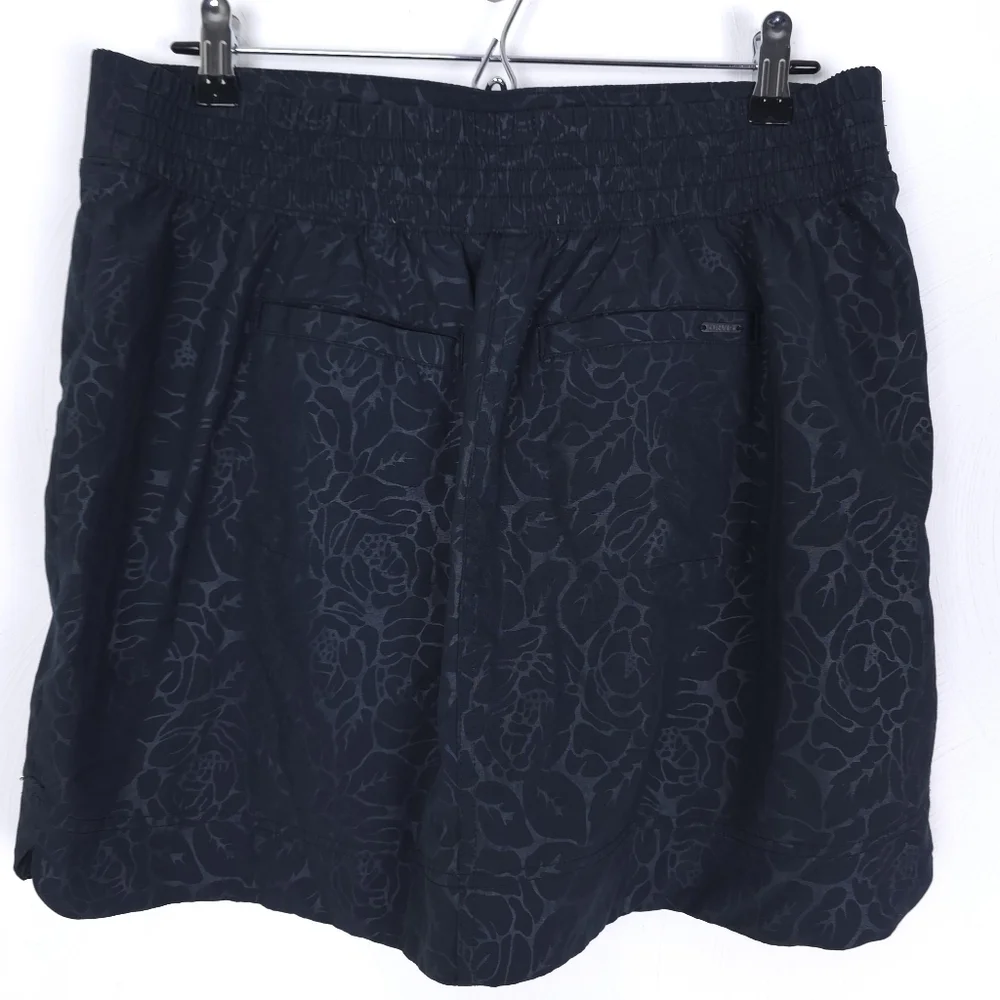 Orvis skort Floral Monochrome mesh under shorts size M
